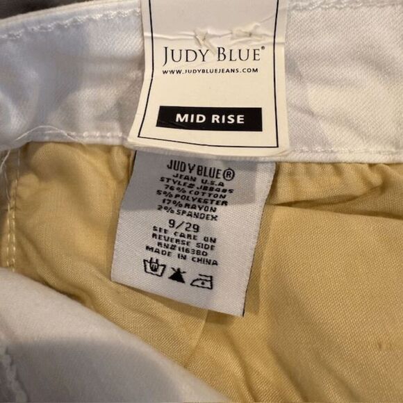 NWT Judy Blue Mid Rise Skinny Fit Raw Hem White Denim Jeans Size 9 / 29 - Picture 11 of 16
